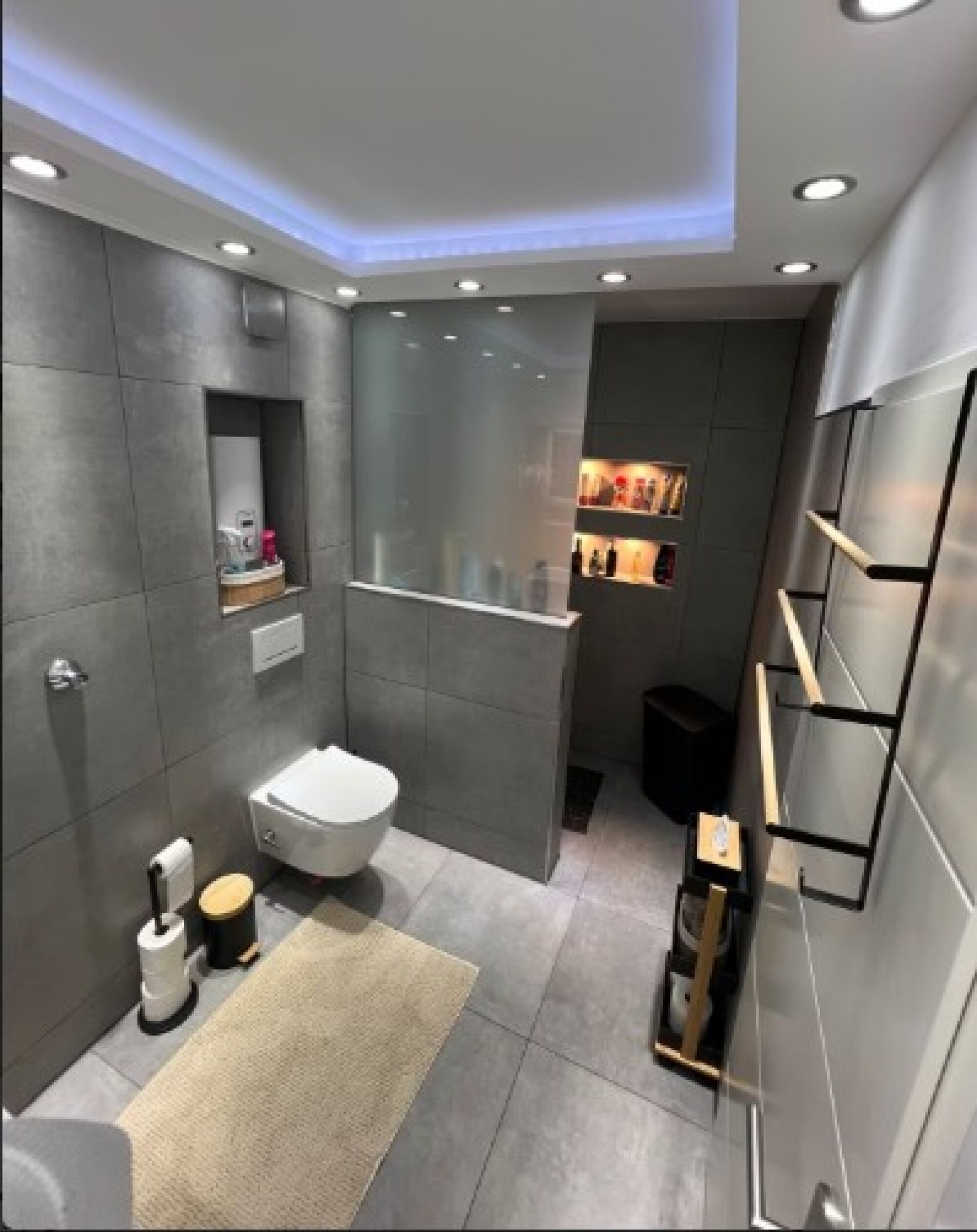 Badezimmer mit Dusche Badezimmer mit Dusche