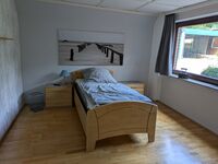 Einzelschlafzimmer unten, kann zum Doppelzimmer erweitert werden Einzelschlafzimmer unten, kann zum Doppelzimmer erweitert werden
