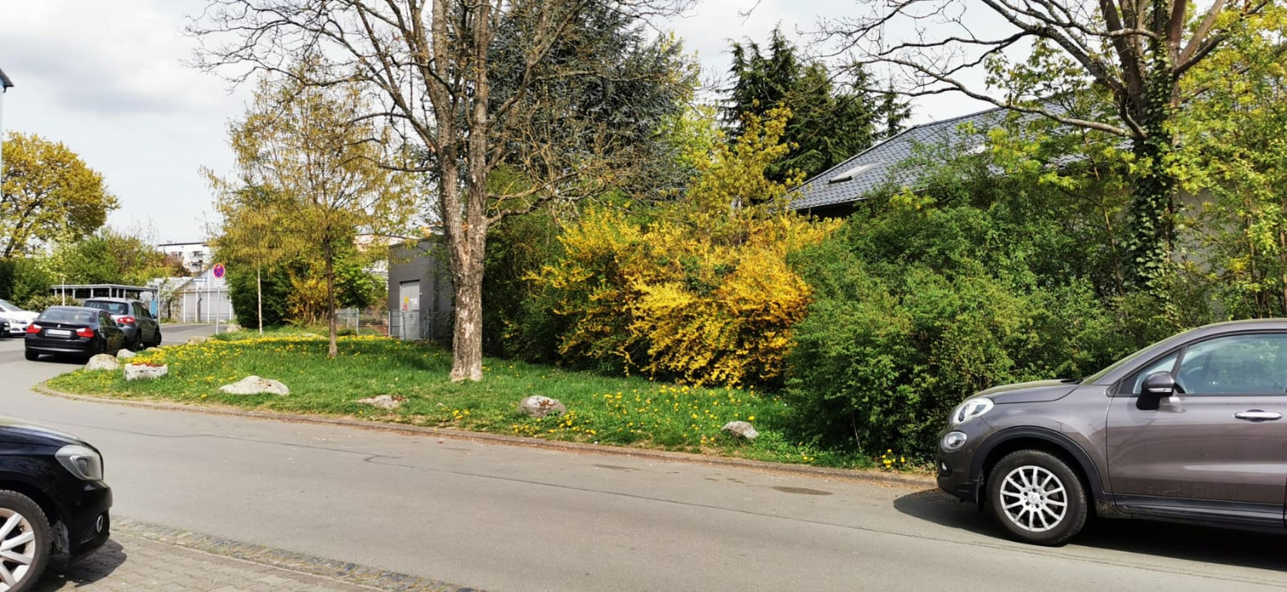 große Parkplätze direkt hinter dem Haus große Parkplätze direkt hinter dem Haus