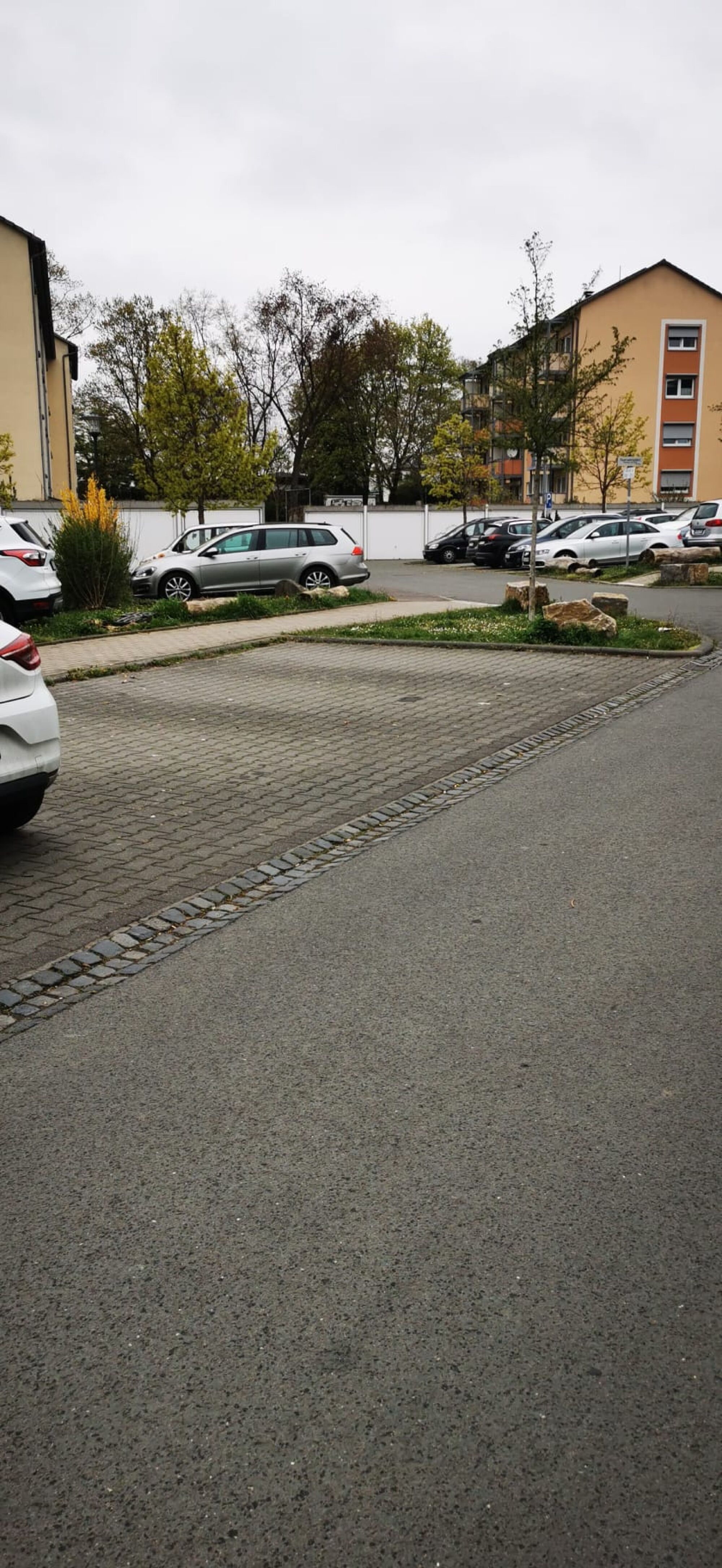 Parkplätze an der Straße - auch für Sprinter Parkplätze an der Straße - auch für Sprinter