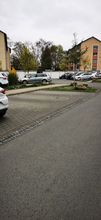 Parkplätze an der Straße - auch für Sprinter Parkplätze an der Straße - auch für Sprinter