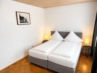 Große Wohnung: eines der 4 Schlafzimmer. Große Wohnung: eines der 4 Schlafzimmer.
