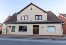Die Ferienwohnung liegt im 1. Stock – bequem erreichbar und perfekt für deinen Aufenthalt. Die Ferienwohnung liegt im 1. Stock – bequem erreichbar und perfekt für deinen Aufenthalt.