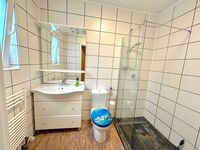 Badezimmer mit Dusche Badezimmer mit Dusche