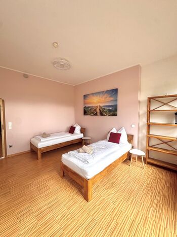 Einfache-Saubere-Günstige Zimmer Picture 3 Einfache-Saubere-Günstige Zimmer Picture 3