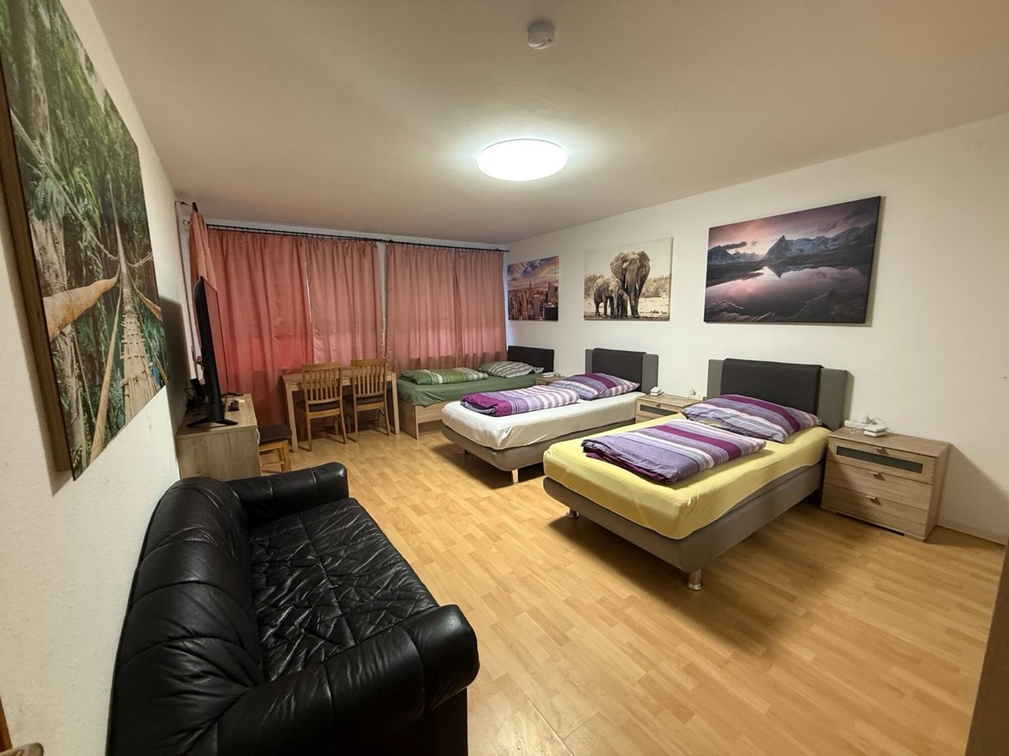 3-Bett-Zimmer mit Sofa 3-Bett-Zimmer mit Sofa