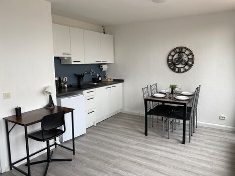 Modernes Apartment mit Balkon Innenstadt 5.OG mit Fahrstuhl Modernes Apartment mit Balkon Innenstadt 5.OG mit Fahrstuhl