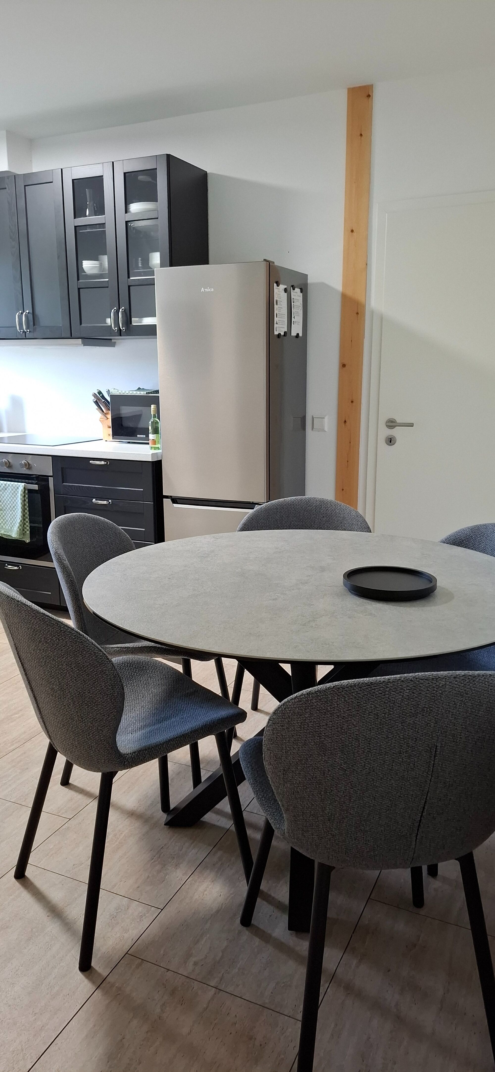 Küchentisch für 6 Personen / Sonnenberg 3 BR Küchentisch für 6 Personen / Sonnenberg 3 BR