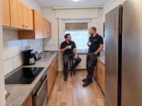 Küche mit großem Kühlschrank Küche mit großem Kühlschrank
