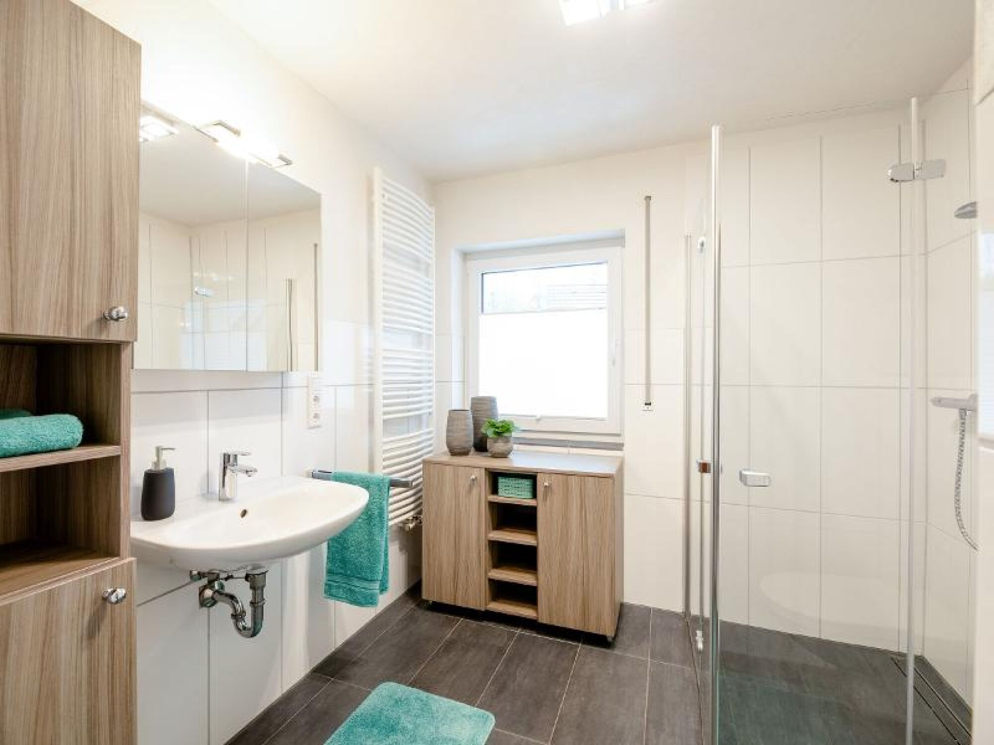Badezimmer mit Dusche Badezimmer mit Dusche