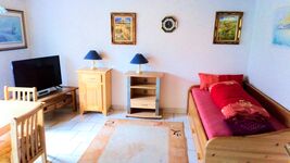 2tes Wohnzimmer im UG mit potenzielles 6tes Schlafzimmer mit Einzelbett 2tes Wohnzimmer im UG mit potenzielles 6tes Schlafzimmer mit Einzelbett