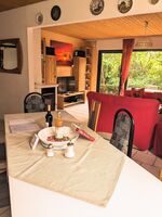 Großer Esstisch im Wohnzimmer im EG Großer Esstisch im Wohnzimmer im EG