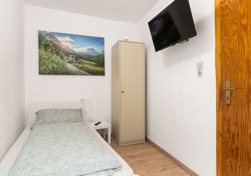 Kassel | Zentrale Lage | 4x Einzel-/ Doppelzimmer | TV | Küche | WLan Kassel | Zentrale Lage | 4x Einzel-/ Doppelzimmer | TV | Küche | WLan