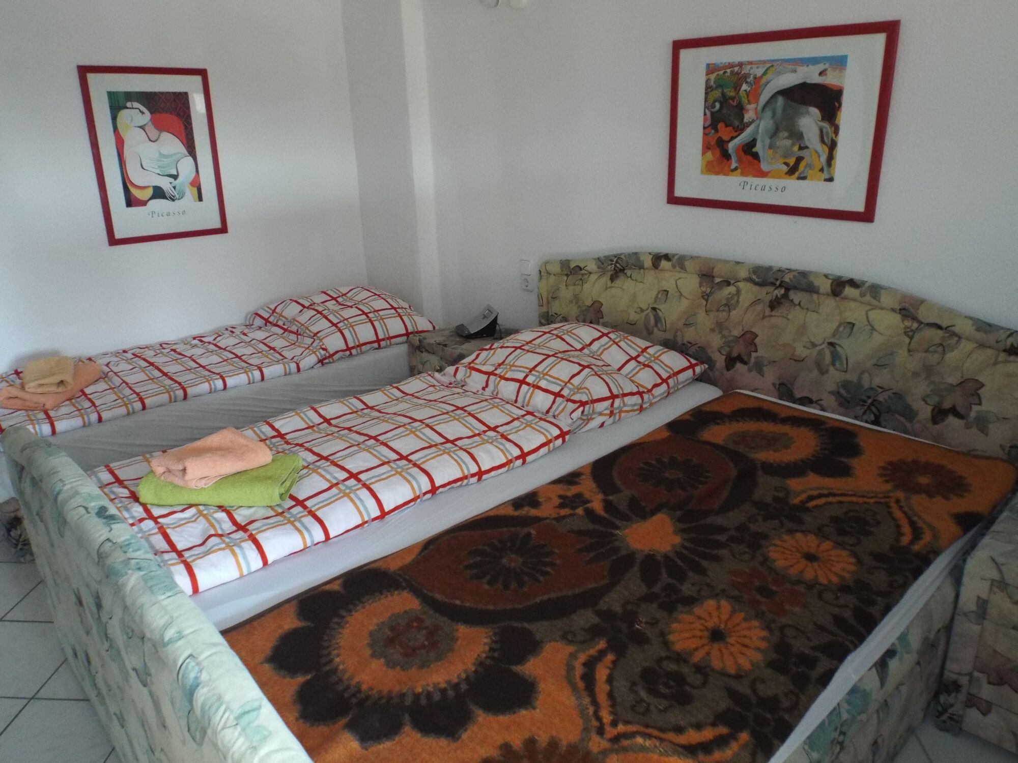 Fewo - Beispiel Schlafzimmer (Betten können immer getrennt gestellt werden) Fewo - Beispiel Schlafzimmer (Betten können immer getrennt gestellt werden)