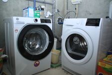 Waschmaschine und Trockner im Keller Waschmaschine und Trockner im Keller