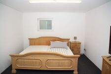 Schlafzimmer 4 mit Doppel- sowie Einzelbett Schlafzimmer 4 mit Doppel- sowie Einzelbett