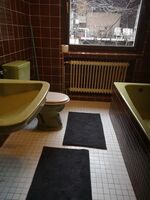 Bad mit Badewanne und WC Bad mit Badewanne und WC