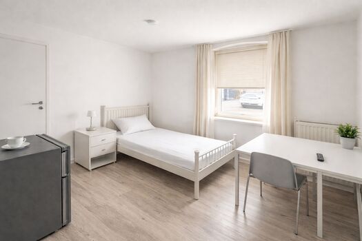 Einzelzimmer mit TV, Wifi, Bad, Parkplatz, Kühlschrank, Mikrowelle Einzelzimmer mit TV, Wifi, Bad, Parkplatz, Kühlschrank, Mikrowelle