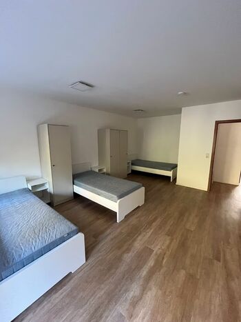 3-Zimmer-Wohnung für bis zu 6 Personen mit Balkon und EBK Bild 4 3-Zimmer-Wohnung für bis zu 6 Personen mit Balkon und EBK Bild 4