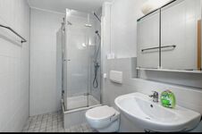 Bad mit Dusche und Wc Bad mit Dusche und Wc