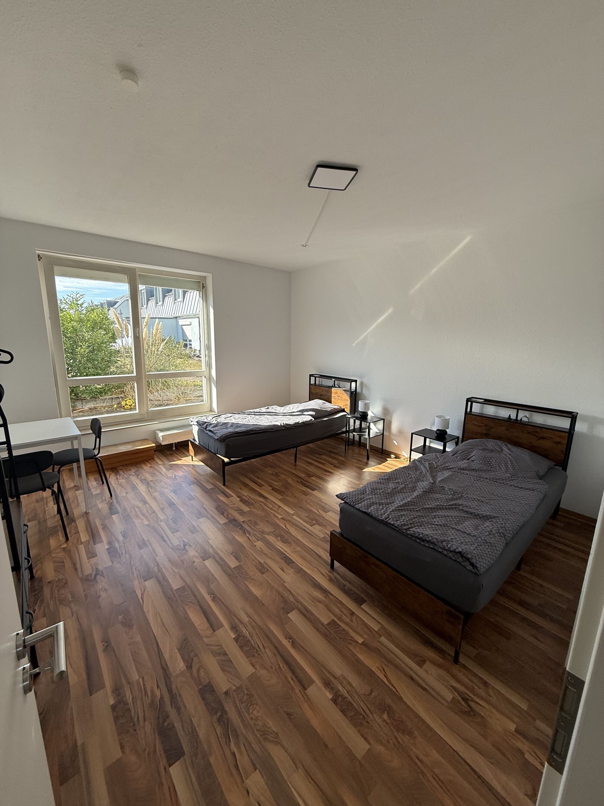 Großzügiges Zweibettzimmer mit getrennten Einzelbetten Großzügiges Zweibettzimmer mit getrennten Einzelbetten