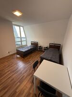 Gemütliches Schlafzimmer mit Einzelbetten und Sitzgelegenheit Gemütliches Schlafzimmer mit Einzelbetten und Sitzgelegenheit