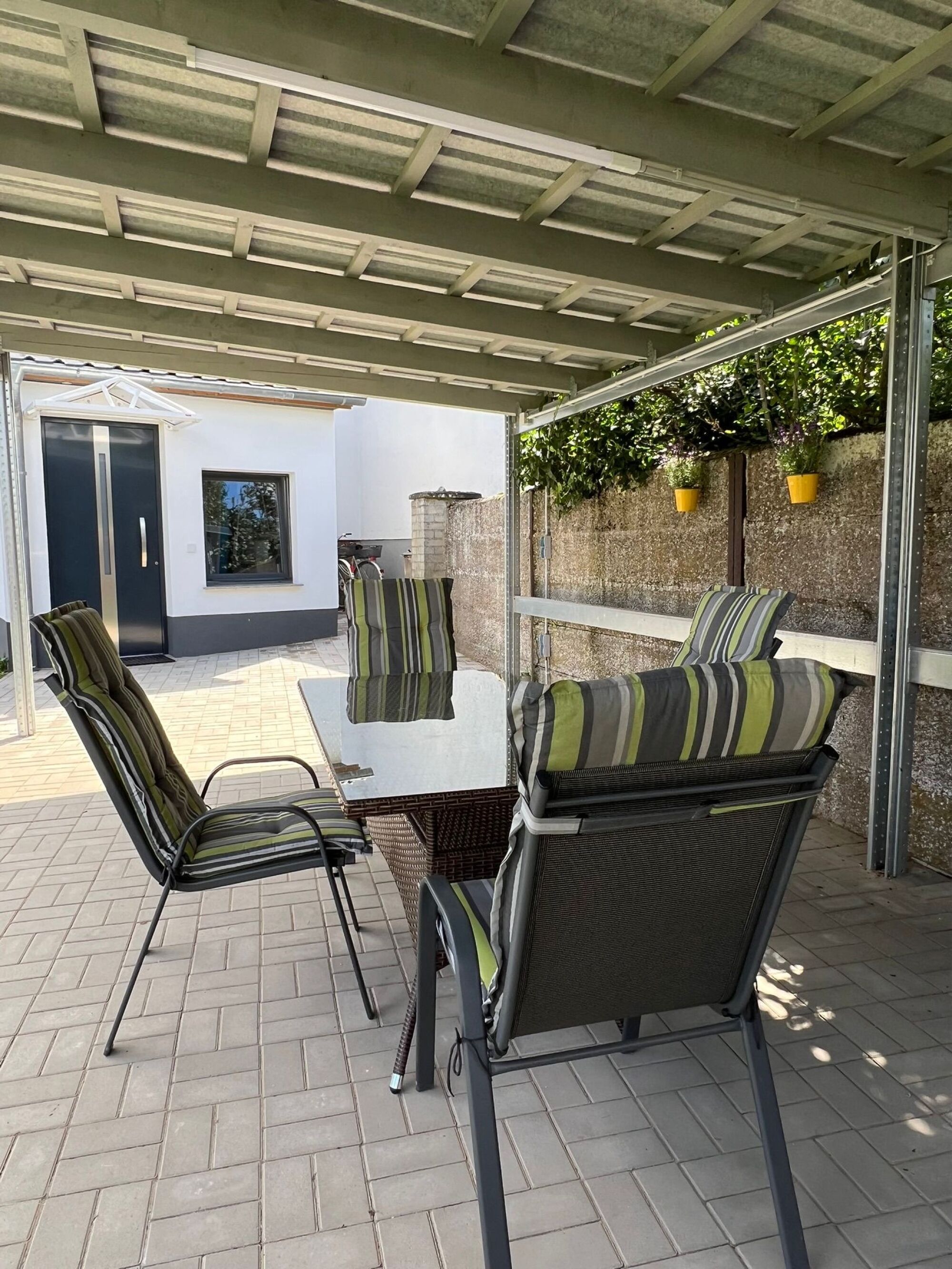 Große Terrasse überdacht Große Terrasse überdacht