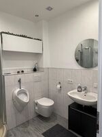 Toilette unten mit Dusche Toilette unten mit Dusche