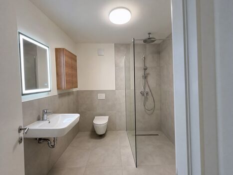 MH50 / TOMASZ-LIVING in GLADBECK - Parkplatz + WLAN Bild 5 MH50 / TOMASZ-LIVING in GLADBECK - Parkplatz + WLAN Bild 5