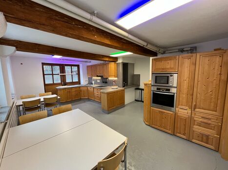 Komplette Monteurwohnung mit mehreren Schlafzimmern bis 8 Personen Komplette Monteurwohnung mit mehreren Schlafzimmern bis 8 Personen