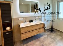Badezimmer mit Dusche, WC & Pissoir Badezimmer mit Dusche, WC & Pissoir