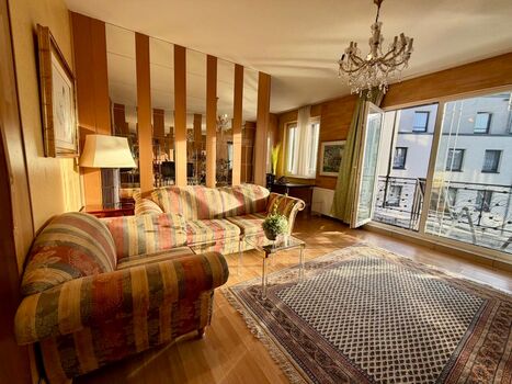 80 m² Wohnung im Zentrum von Düsseldorf | Balkon | 80 m² Wohnung im Zentrum von Düsseldorf | Balkon |