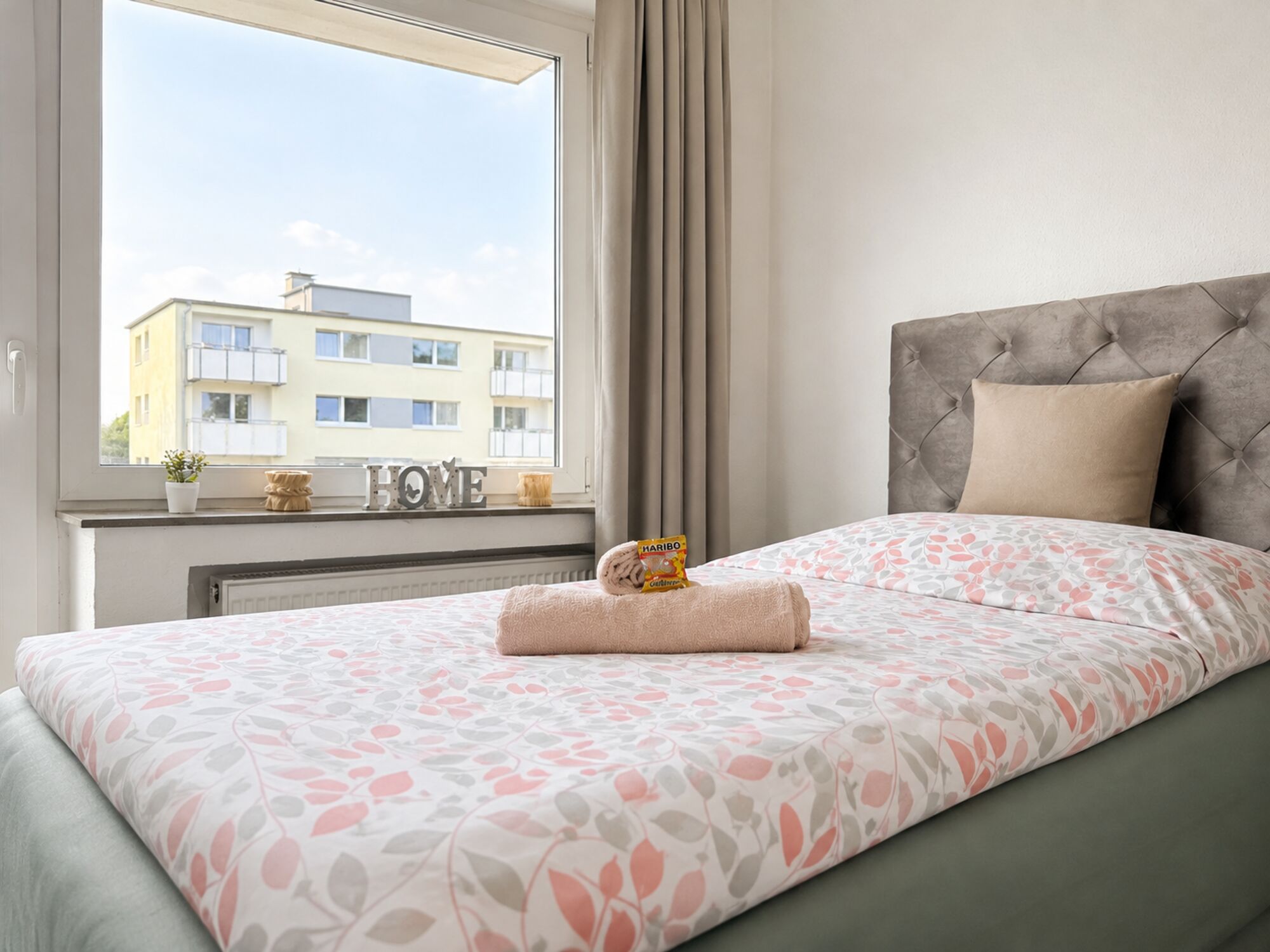 Schlafzimmer3 - Aussicht vom Zimmer Richtung Balkon Schlafzimmer3 - Aussicht vom Zimmer Richtung Balkon