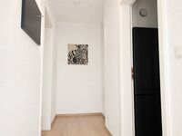Ansicht zum Eingang - Schlafzimmer1 (links) - Küche (rechts) Ansicht zum Eingang - Schlafzimmer1 (links) - Küche (rechts)