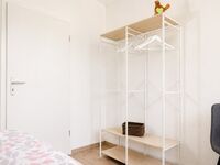 Schlafzimmer1 - Kleiderregal mit Stauraum und Kleiderbügel Schlafzimmer1 - Kleiderregal mit Stauraum und Kleiderbügel