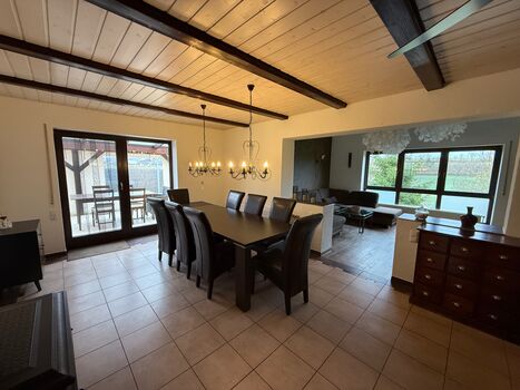 Hochwertiges 11-Personen Monteurhaus mit Wintergarten Hochwertiges 11-Personen Monteurhaus mit Wintergarten