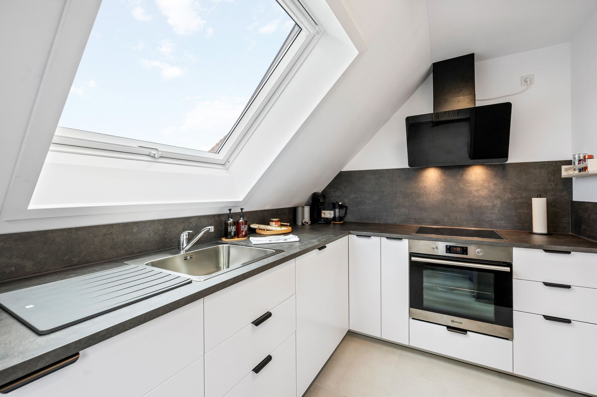 Vollständig ausgestattete Küche Vollständig ausgestattete Küche