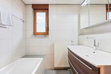 Badezimmer mit Badewanne Badezimmer mit Badewanne