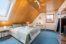 Zimmer 1 auch als Einzelbetten möglich Zimmer 1 auch als Einzelbetten möglich