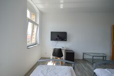 TV und Arbeitstisch TV und Arbeitstisch