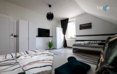 Schlafzimmer 2 mit zwei Einzelbetten, Sitzecke und Smart TV Schlafzimmer 2 mit zwei Einzelbetten, Sitzecke und Smart TV