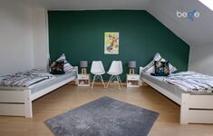 Schlafzimmer 1 mit zwei Einzelbetten, Sitzecke und Smart TV Schlafzimmer 1 mit zwei Einzelbetten, Sitzecke und Smart TV