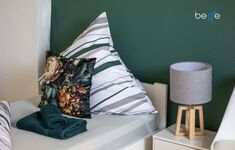 Schlafzimmer 2 mit zwei Einzelbetten, Sitzecke und Smart TV Schlafzimmer 2 mit zwei Einzelbetten, Sitzecke und Smart TV