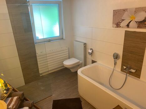 Apartment-Remseck 4 Wohnungen, privat Parkplatz, ruhige Lage Bild 2 Apartment-Remseck 4 Wohnungen, privat Parkplatz, ruhige Lage Bild 2