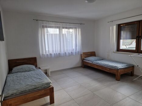 Monteurwohnung EG – nahe Werk Gendorf (Grünwald Immobilienservice GmbH) Bild 2 Monteurwohnung EG – nahe Werk Gendorf (Grünwald Immobilienservice GmbH) Bild 2