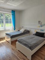 Schlafzimmer 2- 2 Einzelbetten, 1 Kleiderschrank Schlafzimmer 2- 2 Einzelbetten, 1 Kleiderschrank