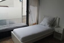 Schlafzimmer 3 mit großem Fenster und relax Area Schlafzimmer 3 mit großem Fenster und relax Area