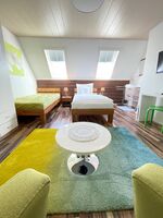 Zimmer 1 🥰 in der 1. Etage mit Waschbecken, eigenes WC im EG Zimmer 1 🥰 in der 1. Etage mit Waschbecken, eigenes WC im EG