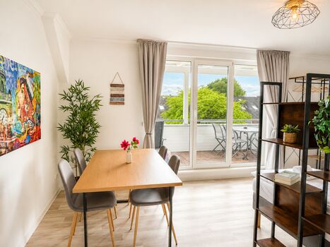 Komfortable 3-Zi Whg mit Balkon & Parkplatz bei Hamburg Komfortable 3-Zi Whg mit Balkon & Parkplatz bei Hamburg