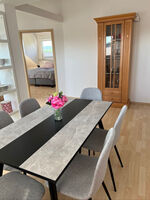 Esstisch - Blick in Schlafzimmer 1 Esstisch - Blick in Schlafzimmer 1